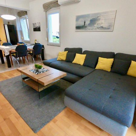 Sunny Apartment By The Beach Kaštel Štafilić Εξωτερικό φωτογραφία