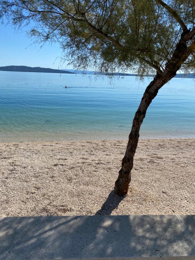 Sunny Apartment By The Beach Kaštel Štafilić Εξωτερικό φωτογραφία