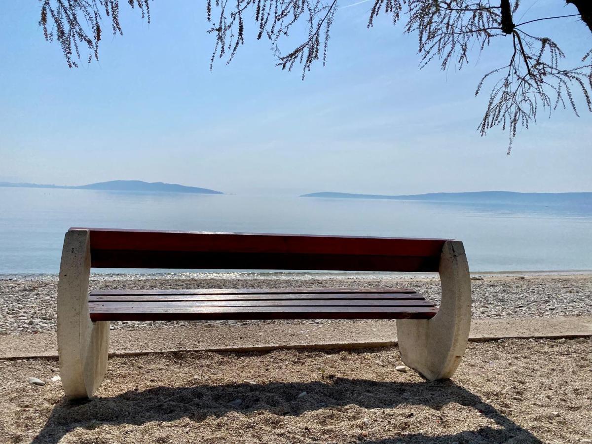 Sunny Apartment By The Beach Kaštel Štafilić Εξωτερικό φωτογραφία