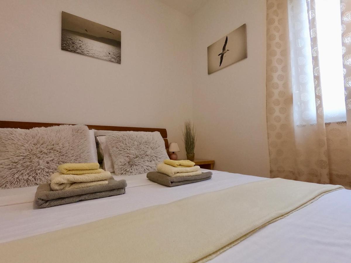 Sunny Apartment By The Beach Kaštel Štafilić Εξωτερικό φωτογραφία
