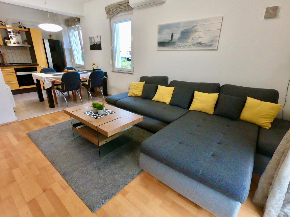 Sunny Apartment By The Beach Kaštel Štafilić Εξωτερικό φωτογραφία