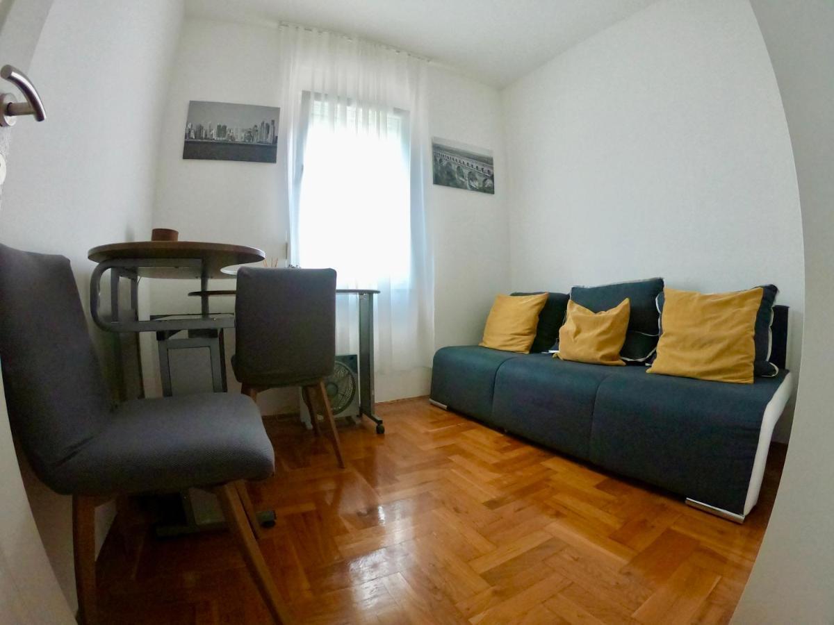 Sunny Apartment By The Beach Kaštel Štafilić Εξωτερικό φωτογραφία