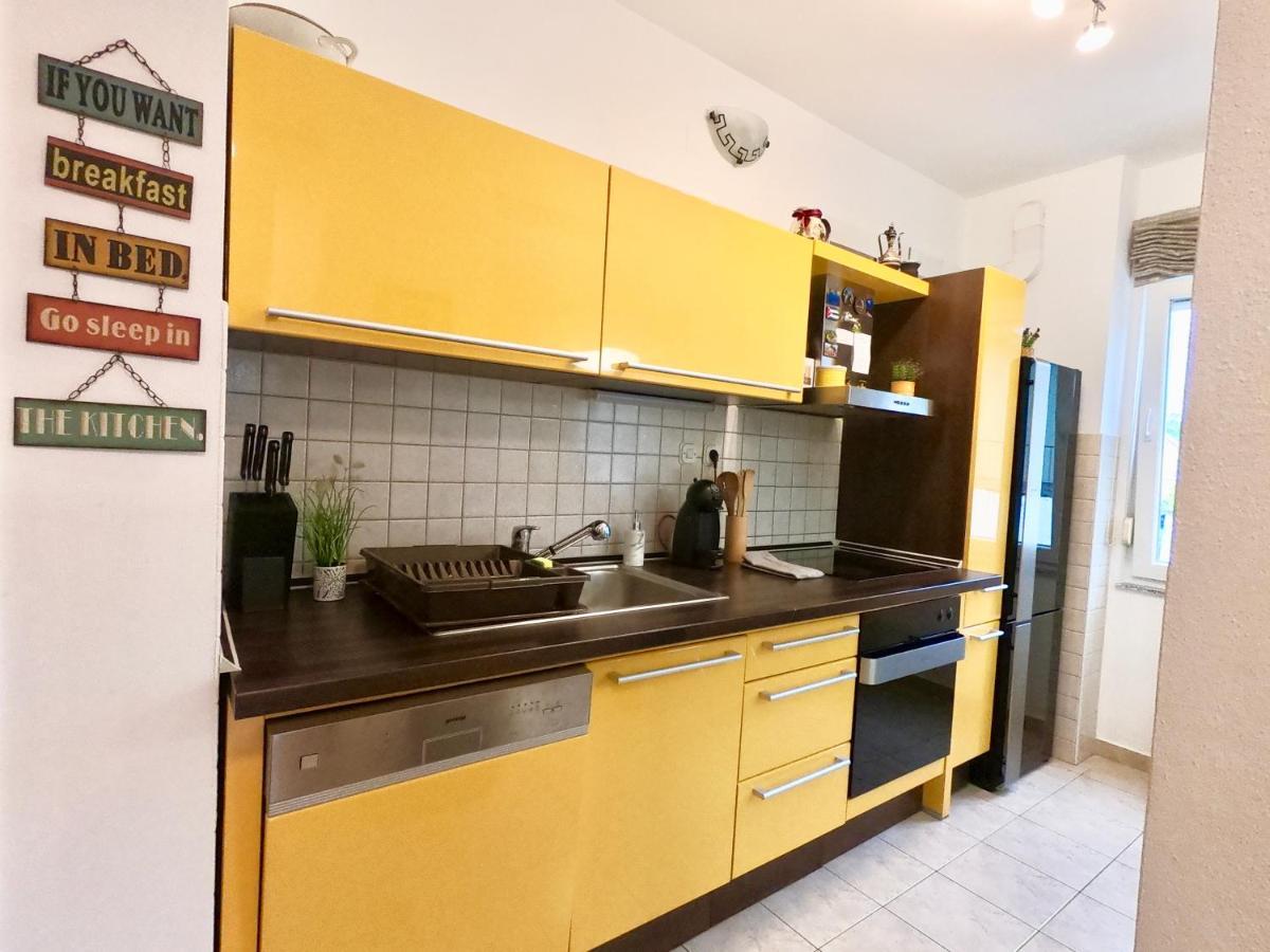 Sunny Apartment By The Beach Kaštel Štafilić Εξωτερικό φωτογραφία