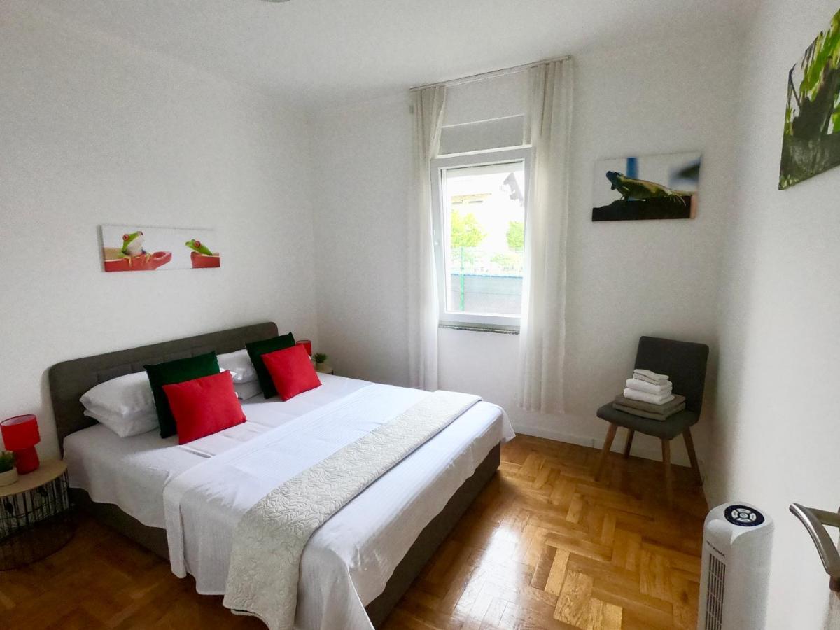 Sunny Apartment By The Beach Kaštel Štafilić Εξωτερικό φωτογραφία