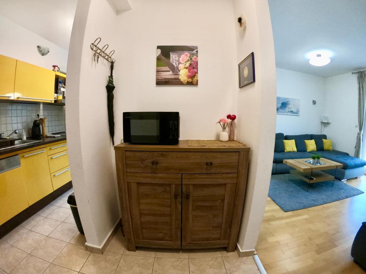 Sunny Apartment By The Beach Kaštel Štafilić Εξωτερικό φωτογραφία
