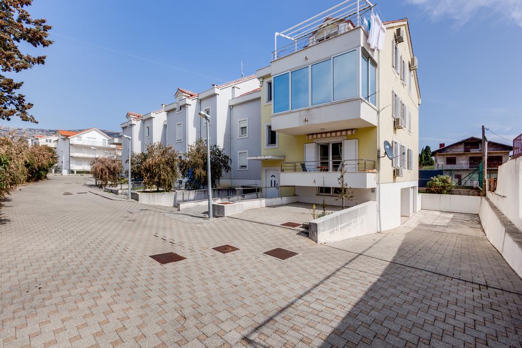 Sunny Apartment By The Beach Kaštel Štafilić Εξωτερικό φωτογραφία